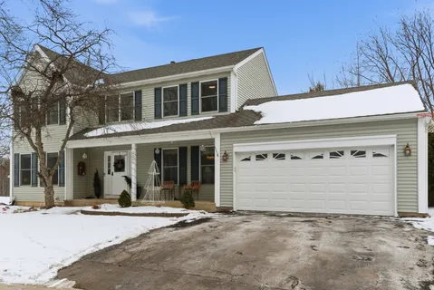 $470,000 | 2001 Madison Avenue, Gurnee, IL 60031