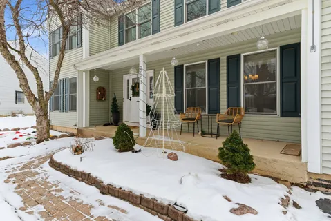 $470,000 | 2001 Madison Avenue, Gurnee, IL 60031