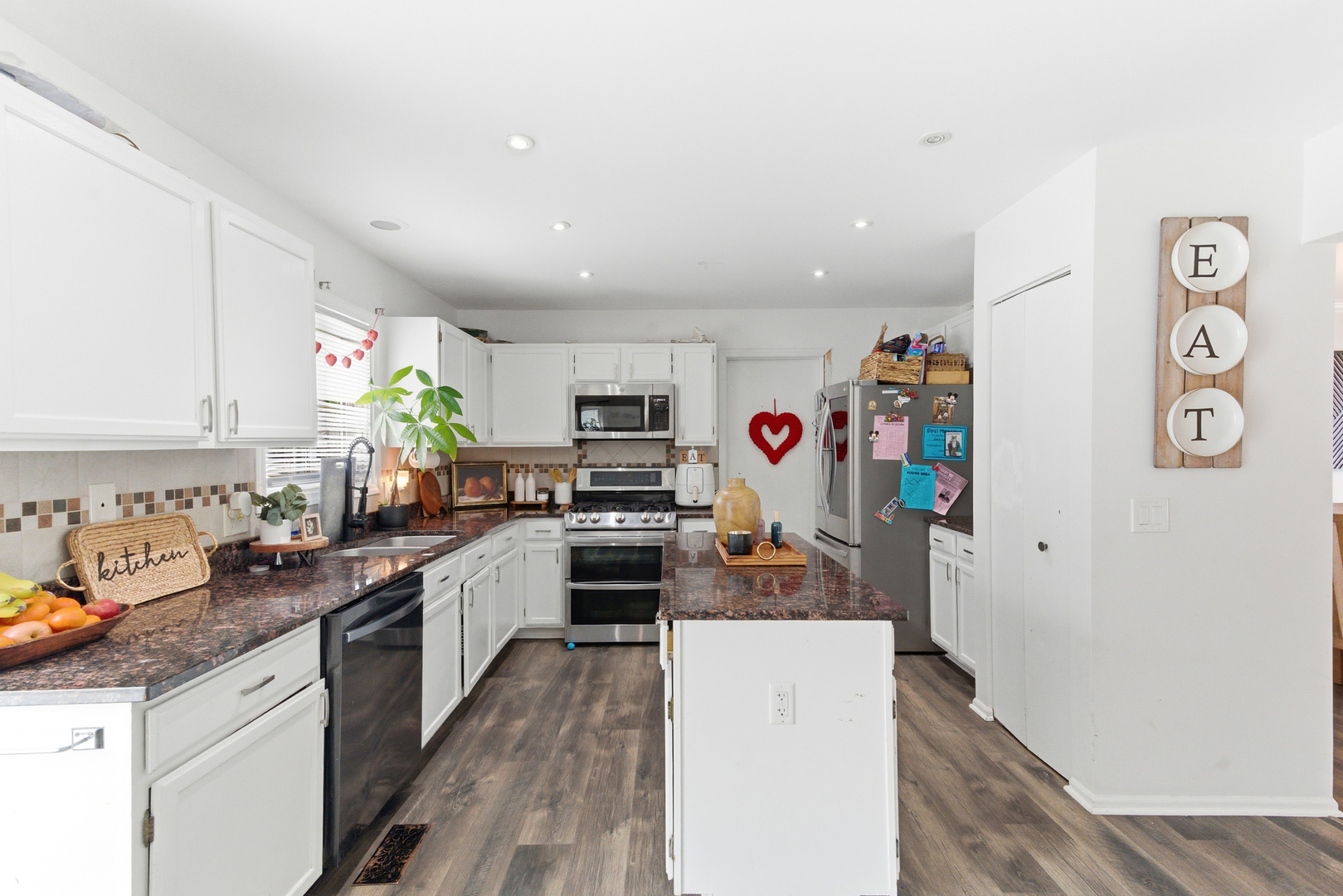 2001 Madison Avenue Gurnee, IL 60031 - Photo 8 of 36