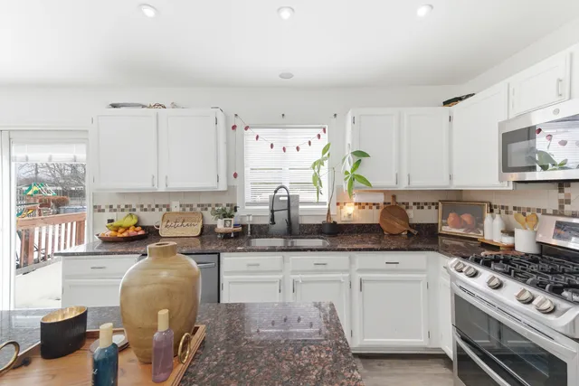 $480,000 | 2001 Madison Avenue, Gurnee, IL 60031