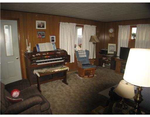 1077 Flatwoods Road Vanderbilt, PA 15486 - Photo 5 of 14 Living Room.