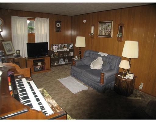 1077 Flatwoods Road Vanderbilt, PA 15486 - Photo 6 of 14 Living Room.