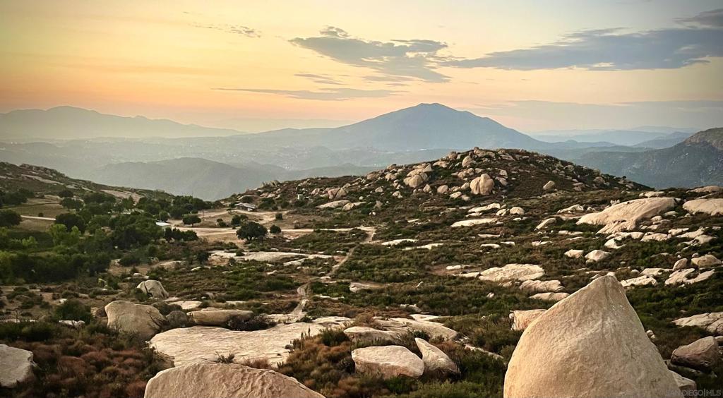 19191 High Glen Road Alpine, CA 91901 - Photo 4 of 10 a view of a city