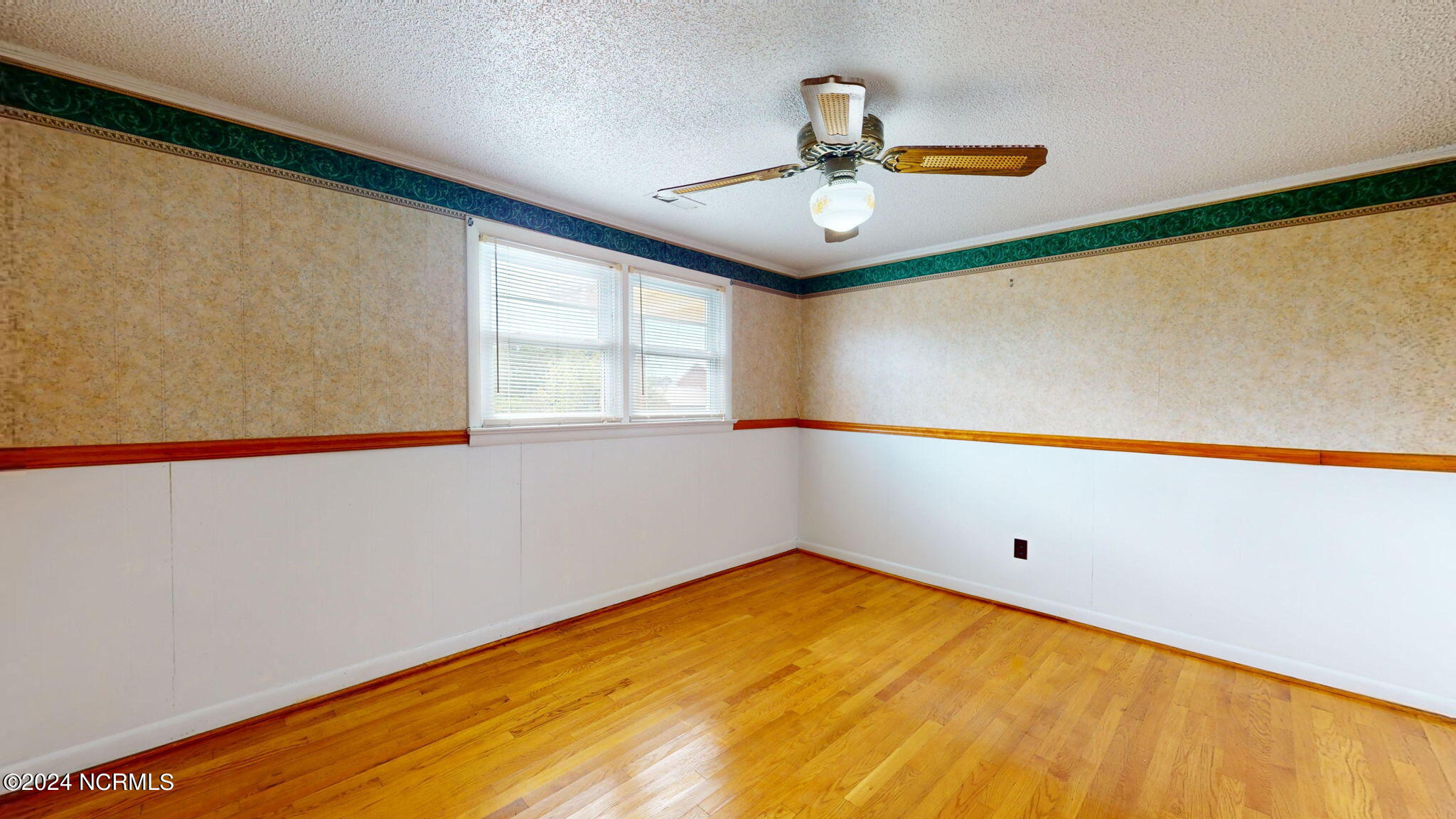 1154 Merrimon Road Beaufort, NC 28516 - Photo 23 of 46 Bedroom 3