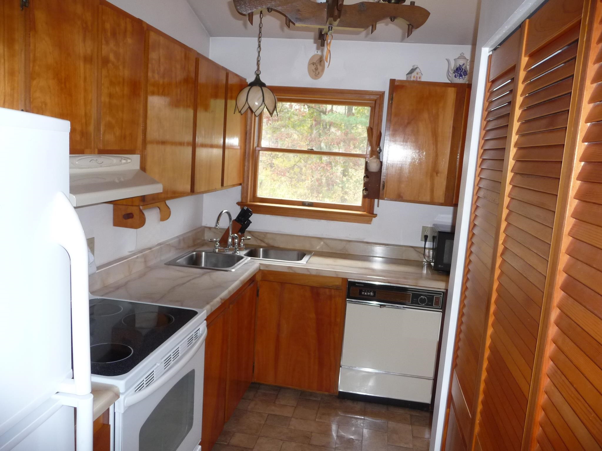 165 Kendall Pond Road Windham, NH 03087 - Photo 8 of 35