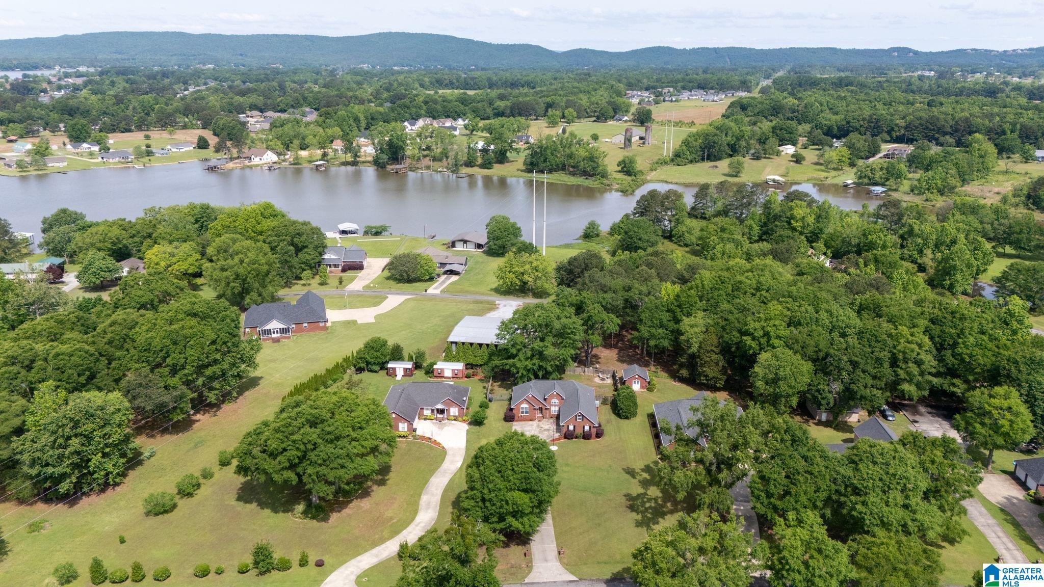 2275 Island Way Gadsden, AL 35907 - Photo 2 of 36