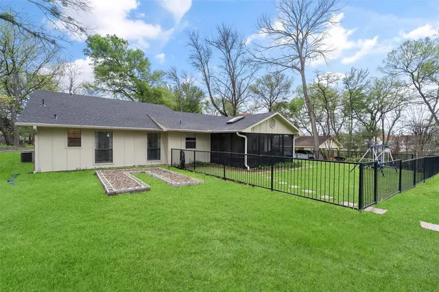 a view of an house with backyard space and porch