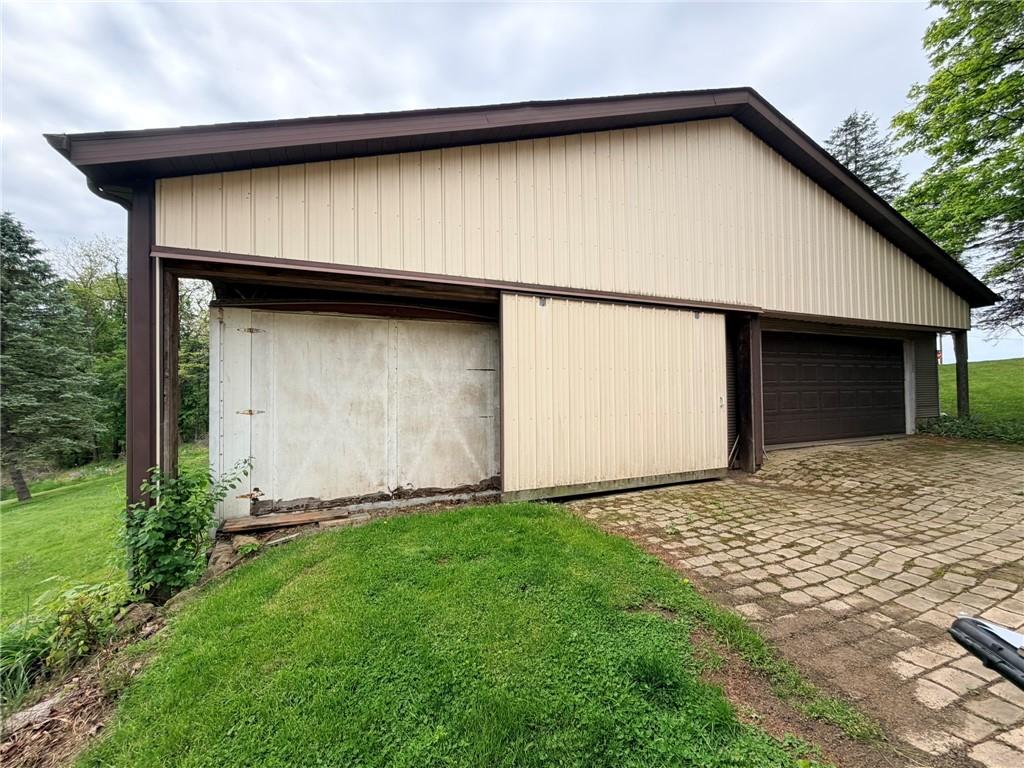 96 South Kings Creek Road Burgettstown, PA 15021 - Photo 39 of 48 Shop / Breezeway
