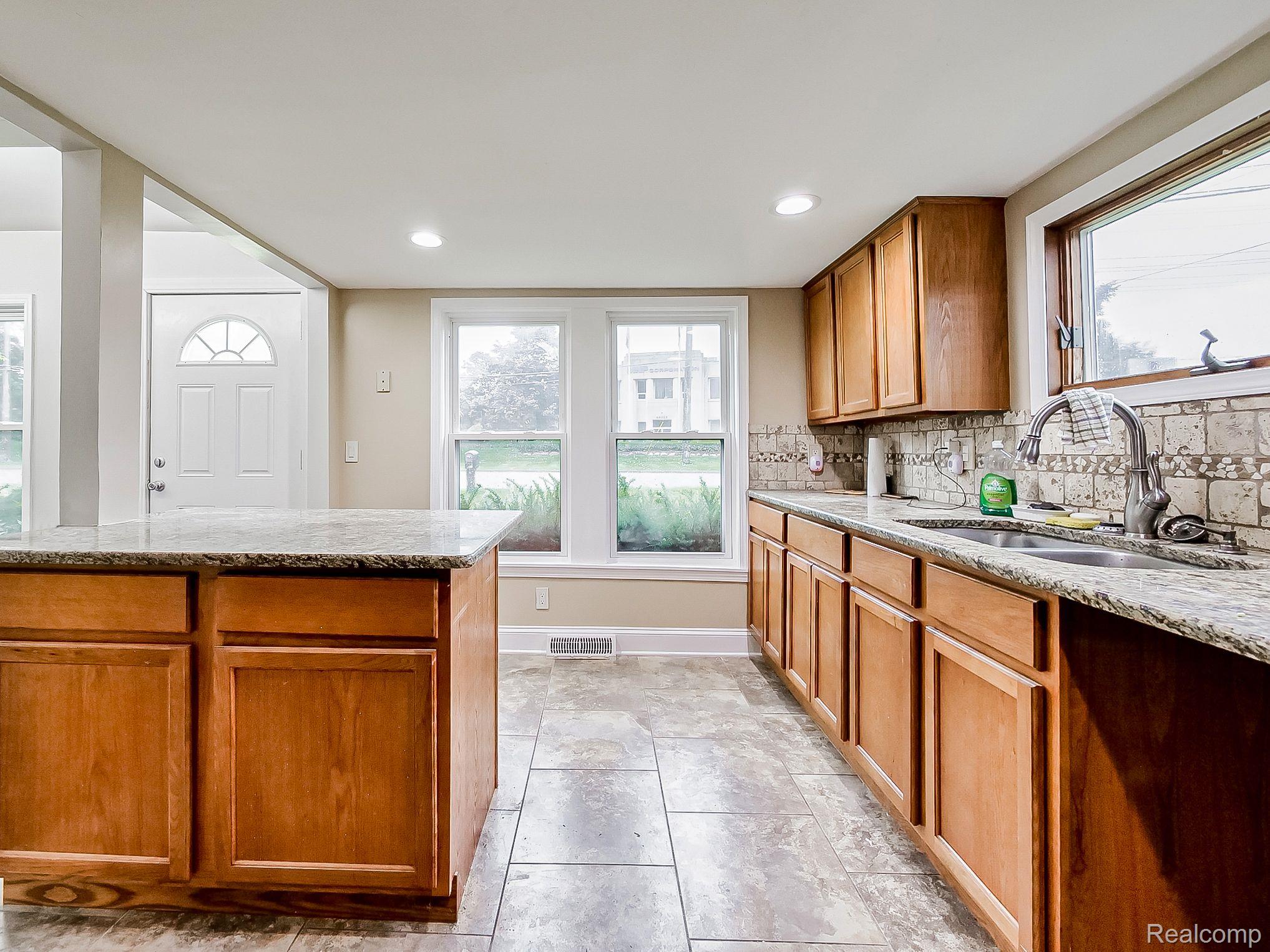 44120 Utica Road Utica, MI 48317 - Photo 8 of 23 Gallery Image 8