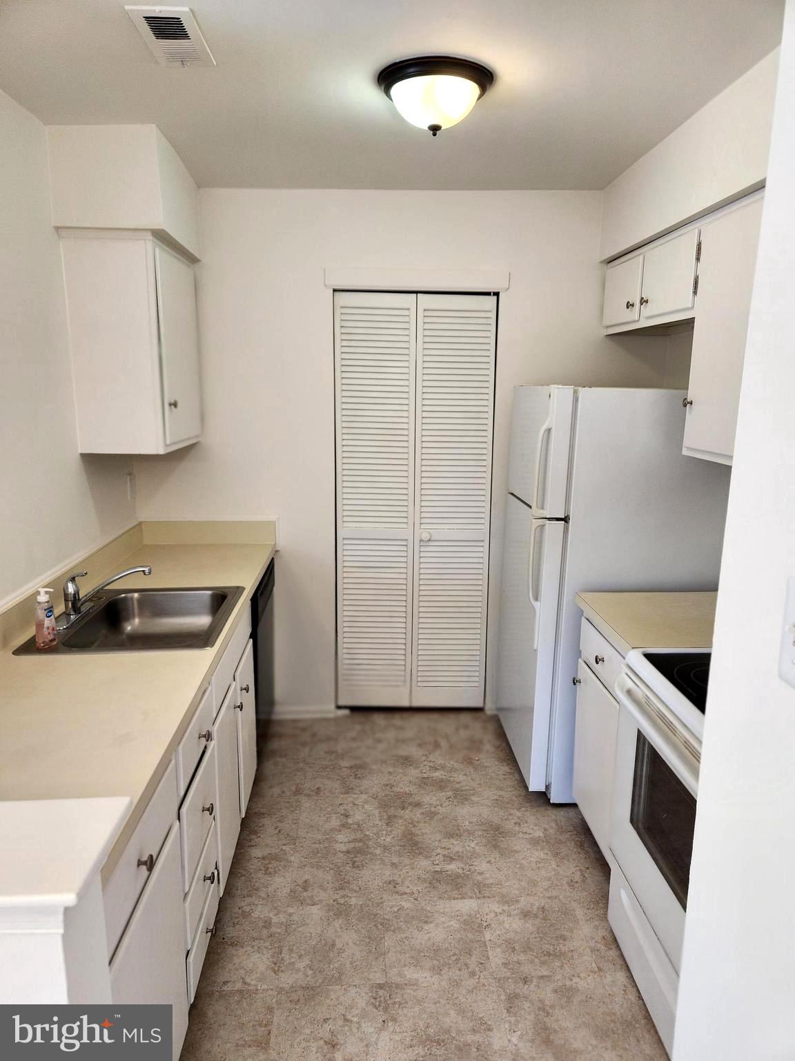 103 Lucas Lane Voorhees, NJ 08043 - Photo 15 of 28 Kitchen