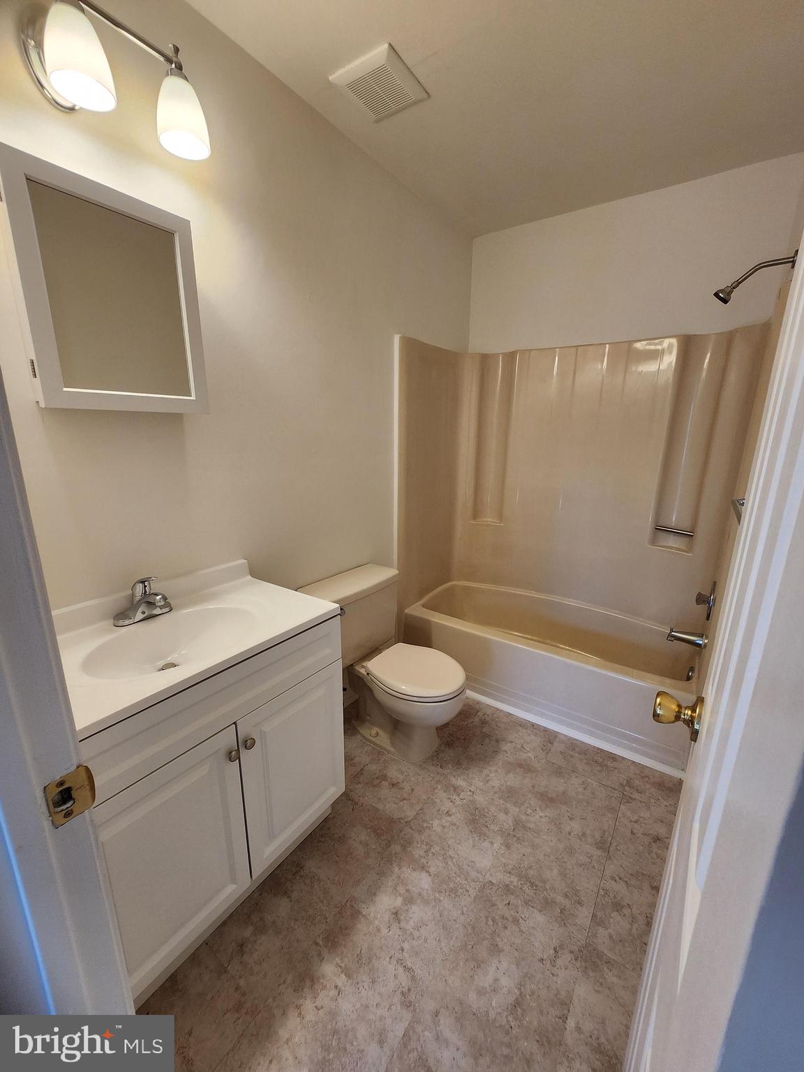 103 Lucas Lane Voorhees, NJ 08043 - Photo 24 of 28 Primary bedroom bathroom