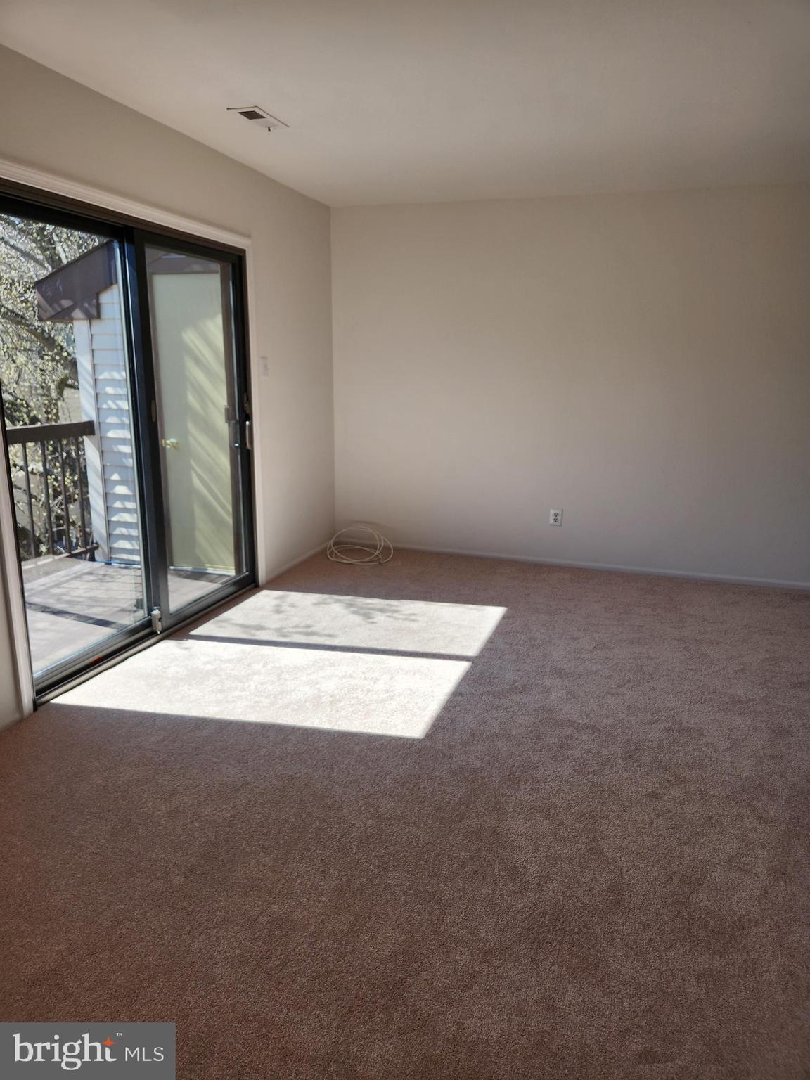 103 Lucas Lane Voorhees, NJ 08043 - Photo 10 of 28 Living room