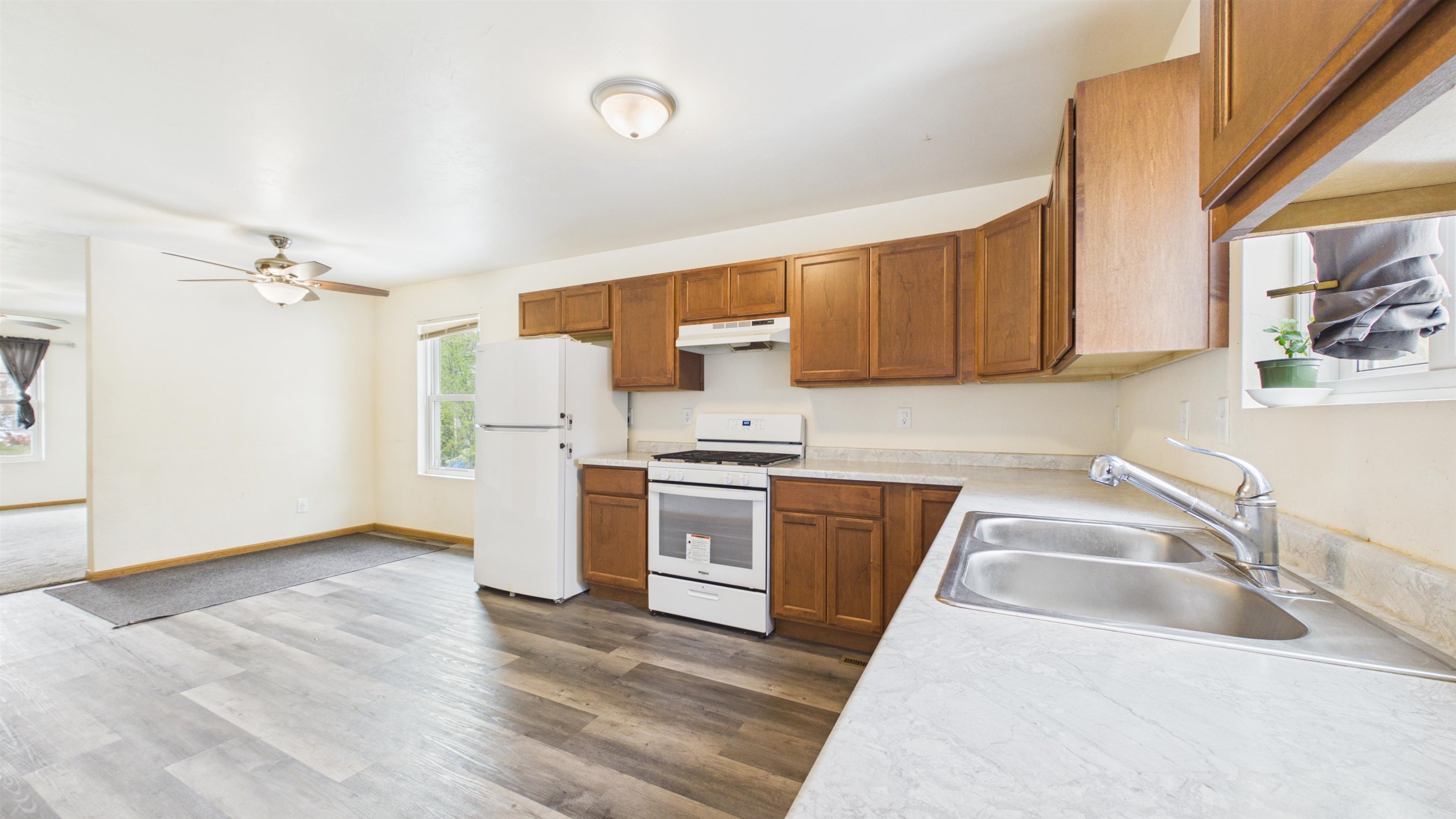 236 4th Street Menasha, WI 54952 - Photo 9 of 25