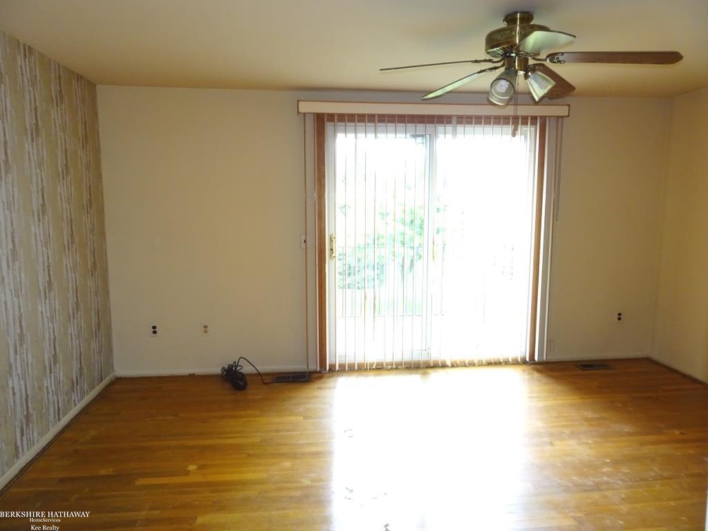 4370 15 Mile Road Sterling Heights, MI 48310 - Photo 12 of 21 50153558-ffd7a570-a9a7-49d5-8dd1-62dde579a36d.JPG