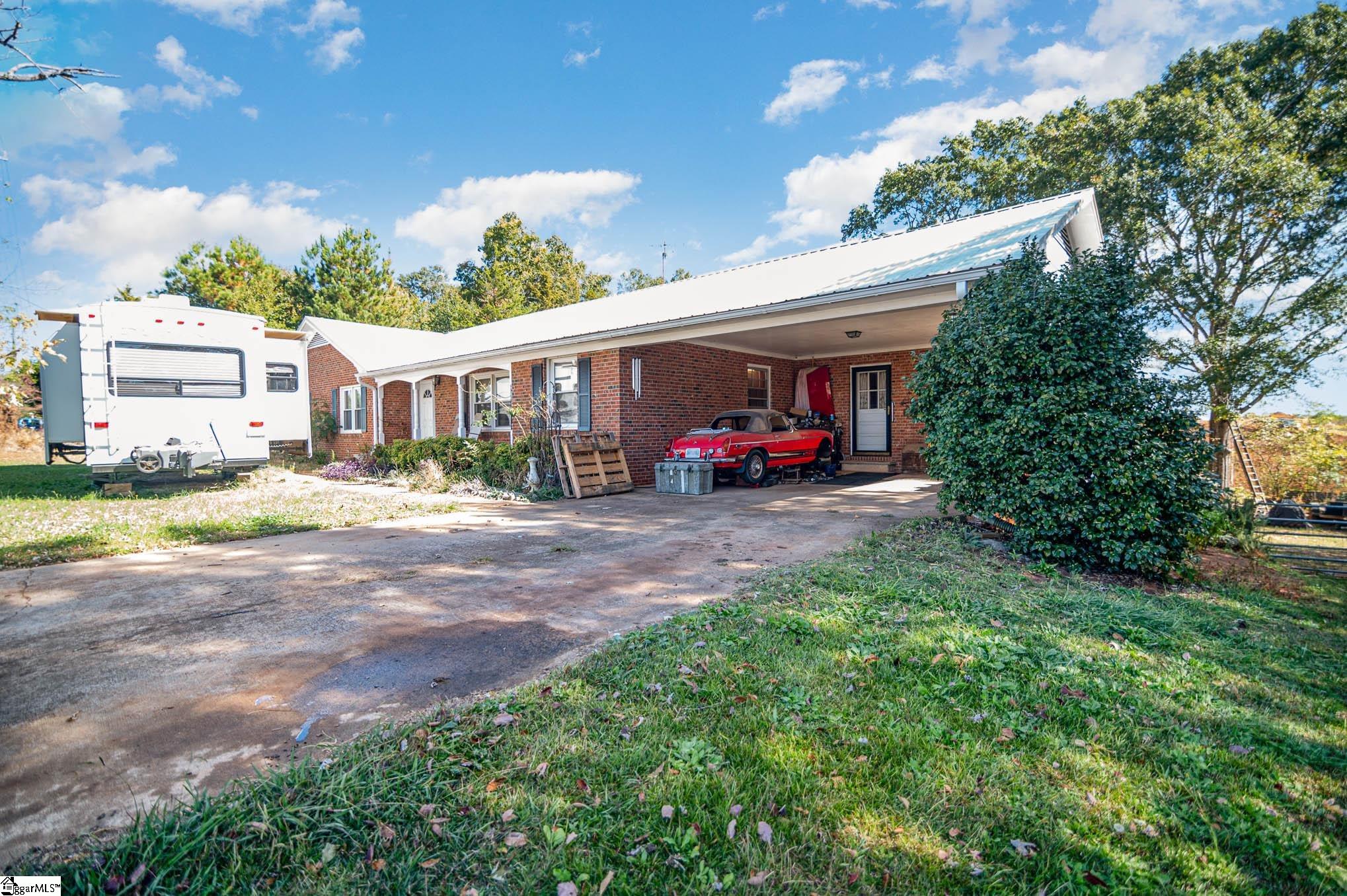 407 Pine Ridge Road Duncan, SC 29334 - Photo 1 of 36 Gallery Image 1