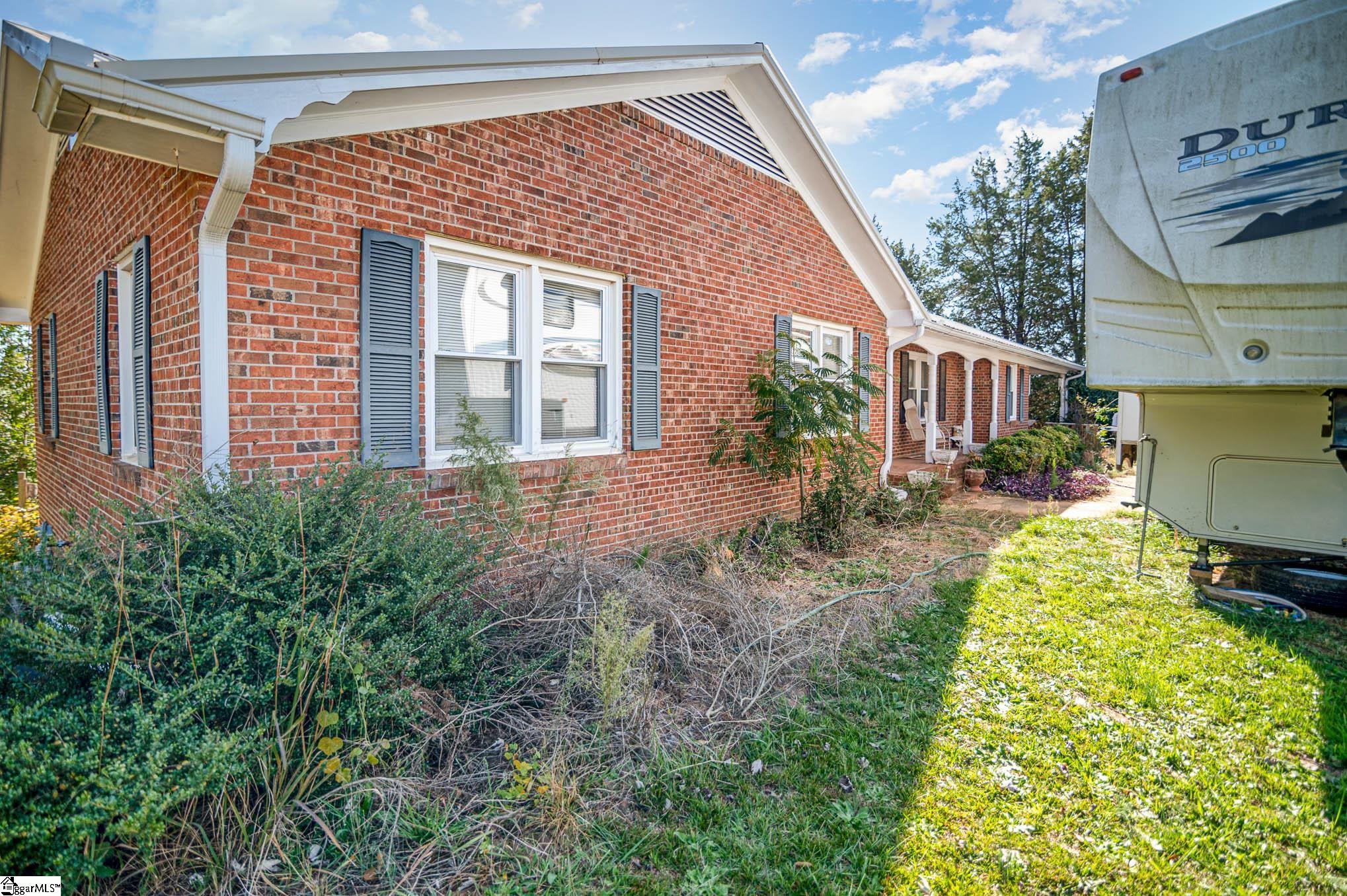 407 Pine Ridge Road Duncan, SC 29334 - Photo 2 of 36 Gallery Image 2