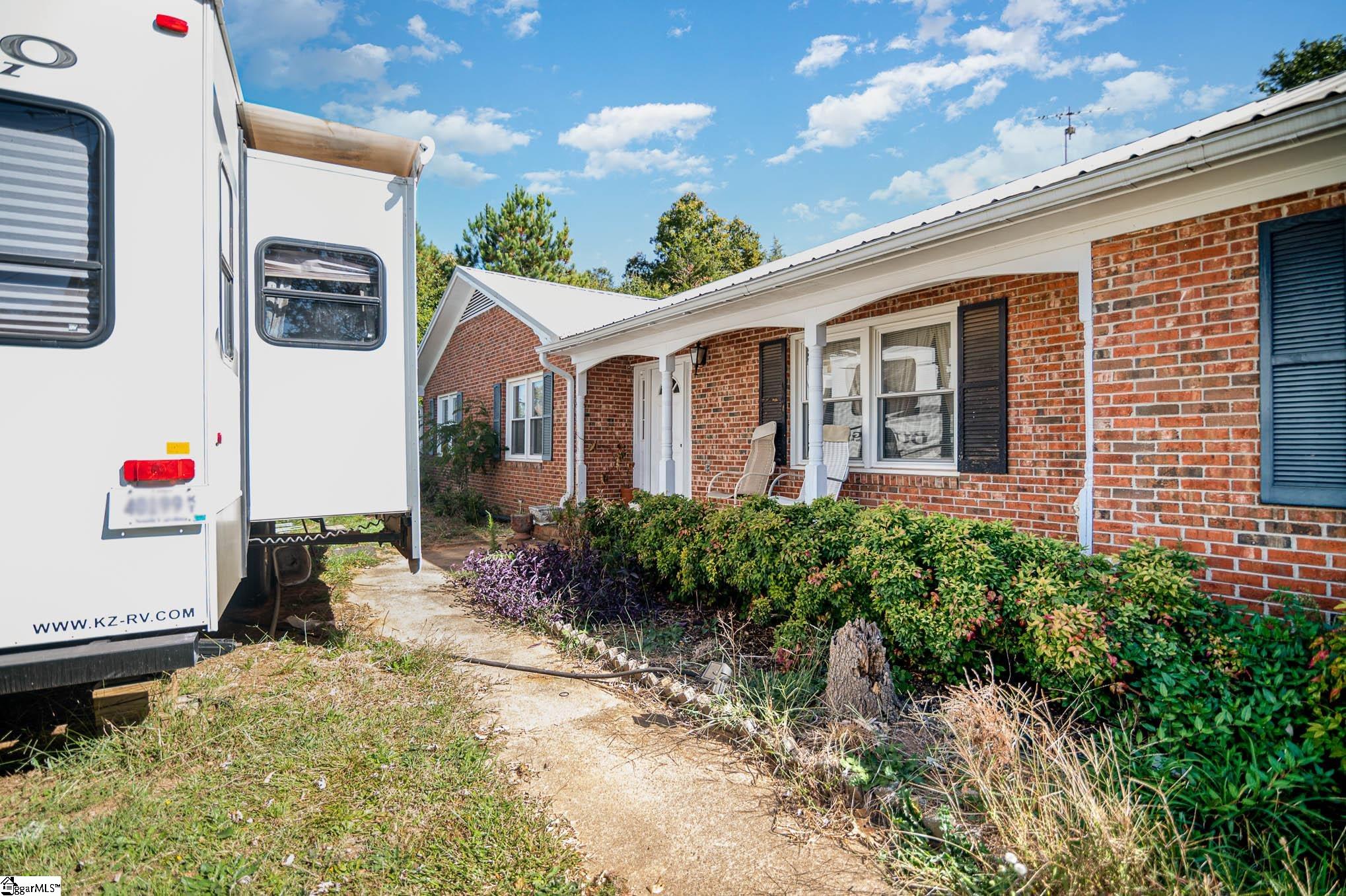 407 Pine Ridge Road Duncan, SC 29334 - Photo 3 of 36 Gallery Image 3
