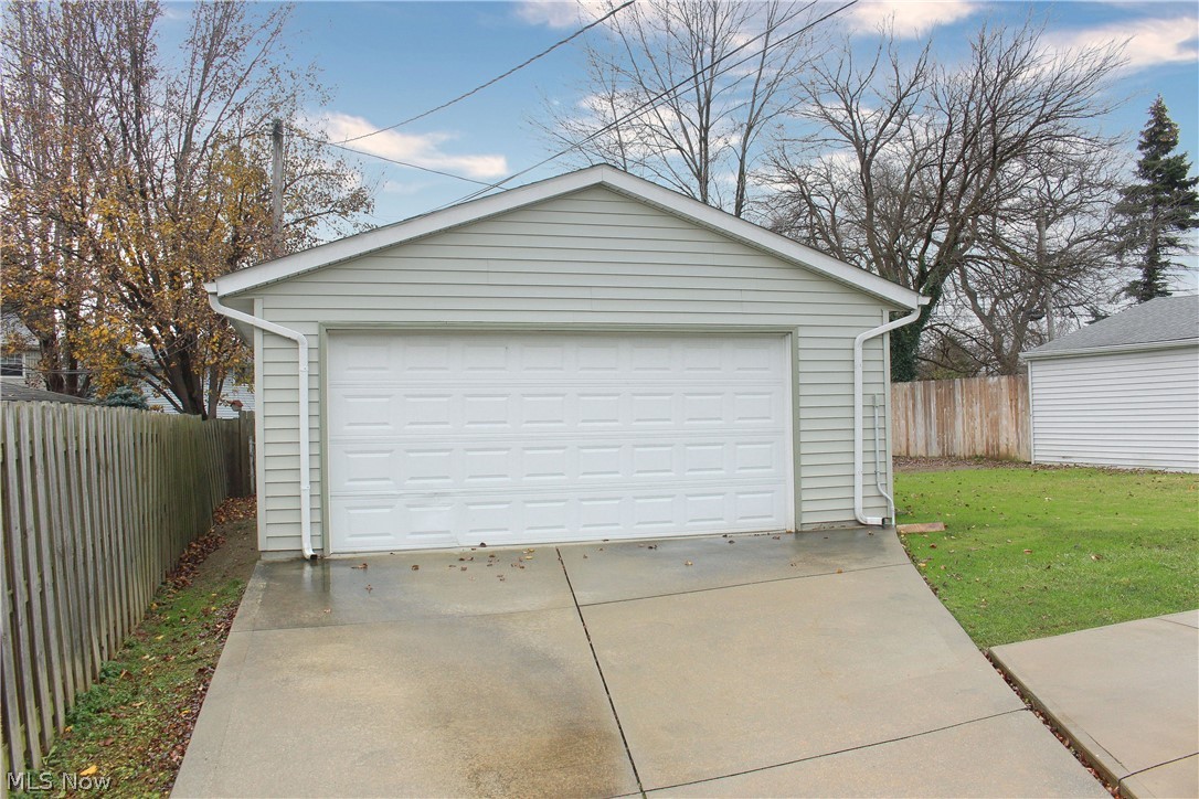 347 South Ridge Drive Cleveland, OH 44109 - Photo 4 of 35 Gallery Image 4