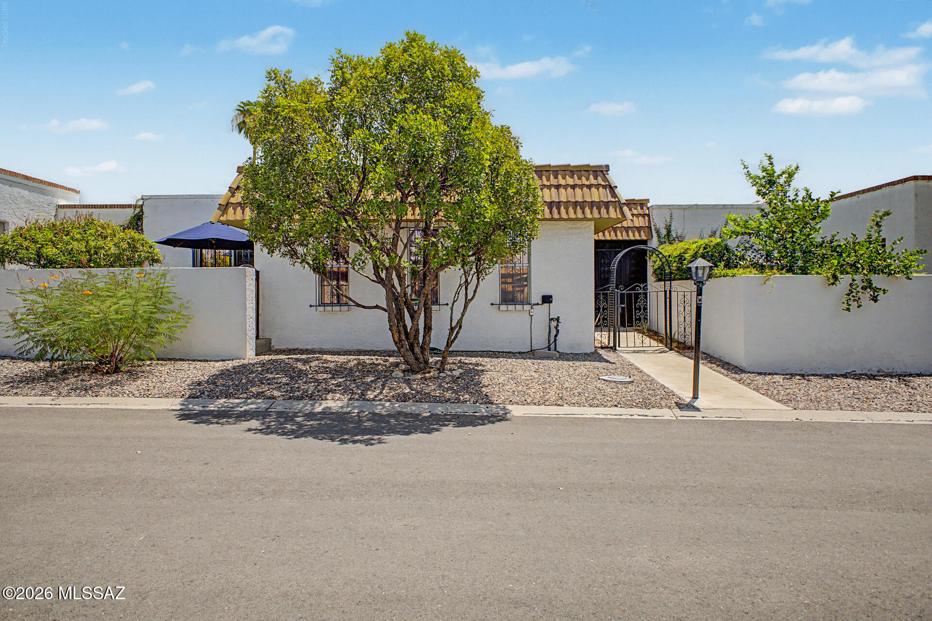 600 East River Road, Unit W Tucson, AZ 85704 - Photo 1 of 33 01-River
