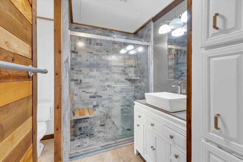 14277 Preston Road, Unit C315 Dallas, TX 75254 - Photo 18 of 26 Walk in shower