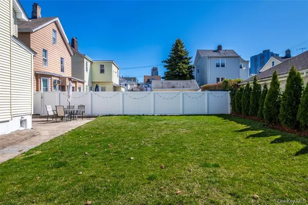 a view of a house with a yard and plants
