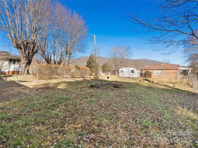 a view of house with a yard