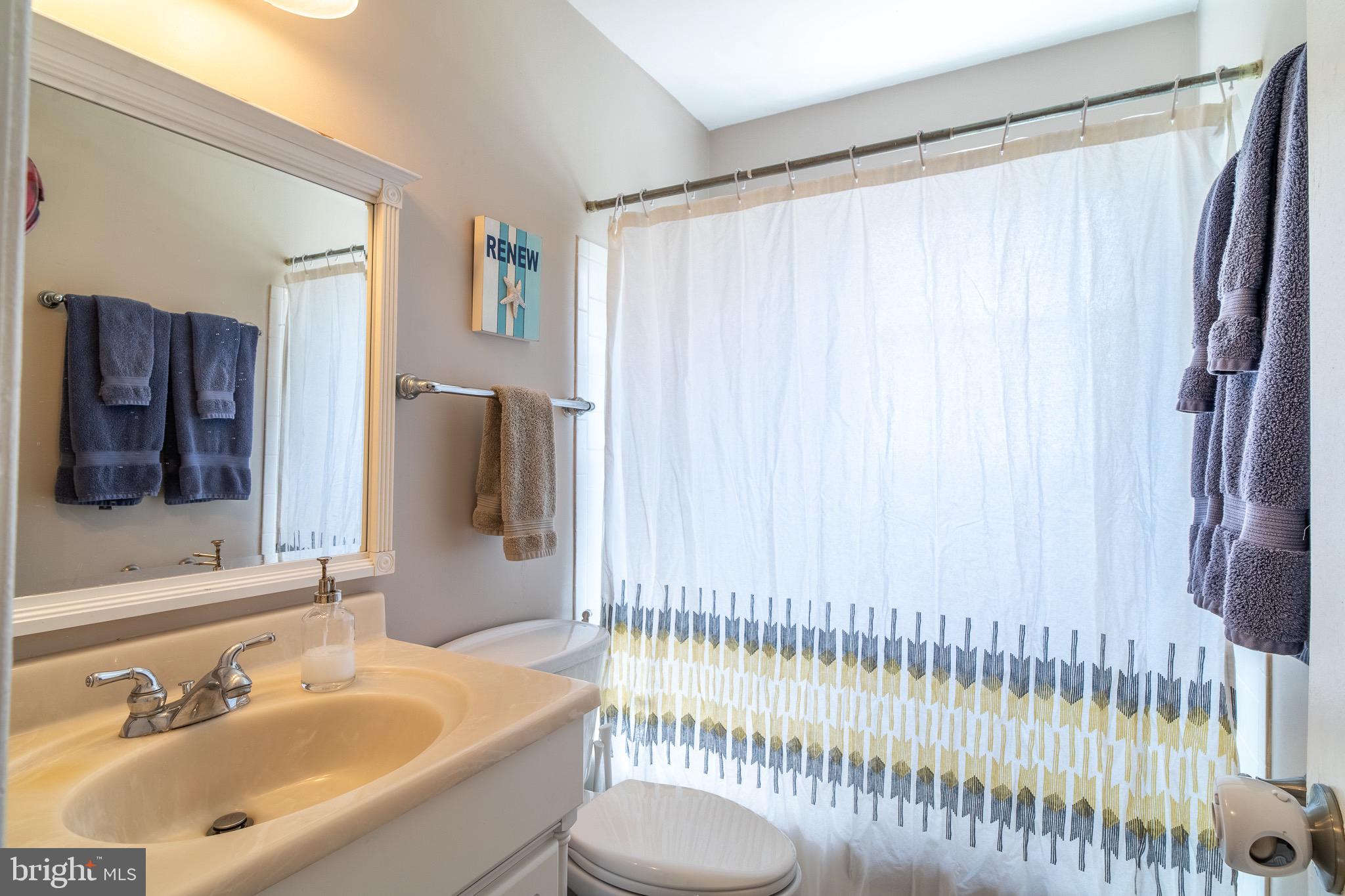 8605 Stonewall Road Manassas, VA 20110 - Photo 27 of 42 Guest bath