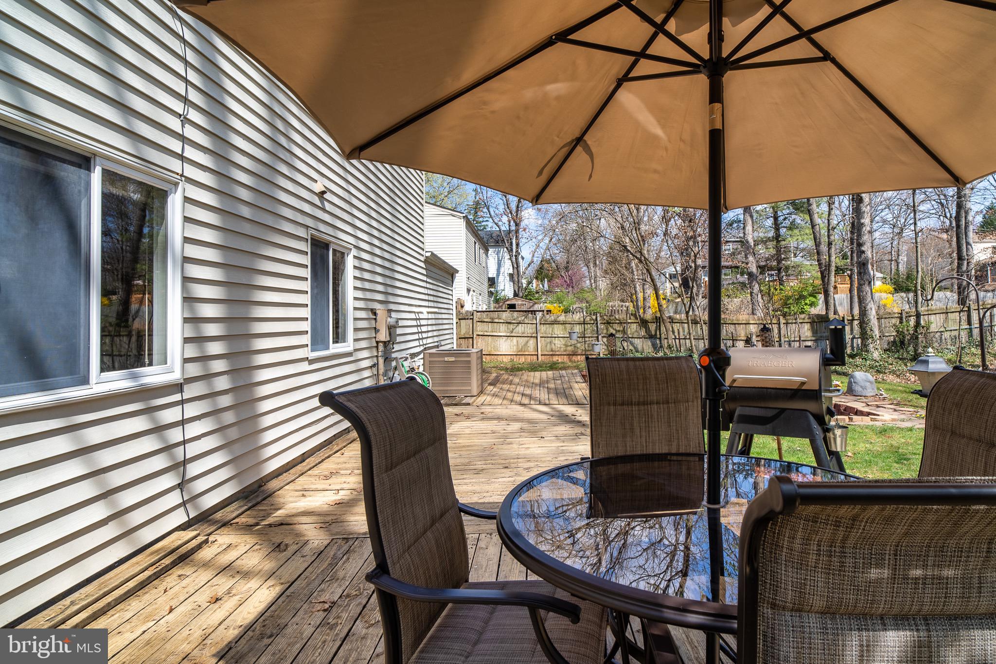 8605 Stonewall Road Manassas, VA 20110 - Photo 36 of 42 Relax & entertain outdoors