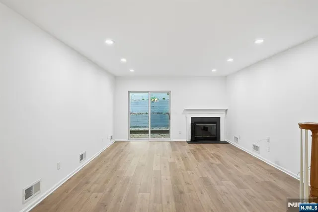 $450,000 | 3 Mountain Ridge Road, Bloomingdale, NJ 07403