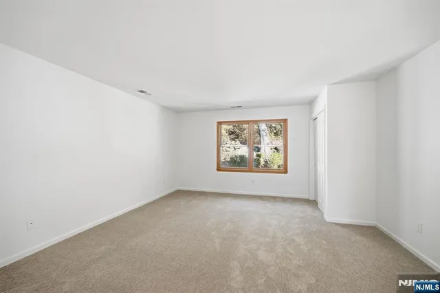 $450,000 | 3 Mountain Ridge Road, Bloomingdale, NJ 07403