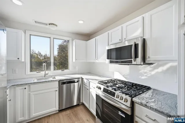 $450,000 | 3 Mountain Ridge Road, Bloomingdale, NJ 07403