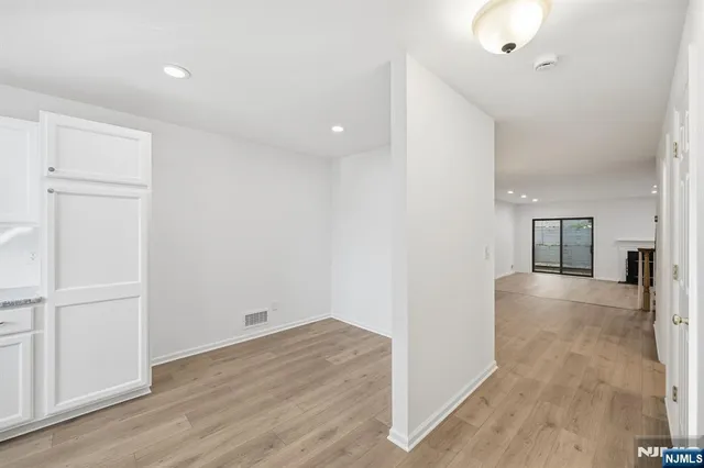 $450,000 | 3 Mountain Ridge Road, Bloomingdale, NJ 07403