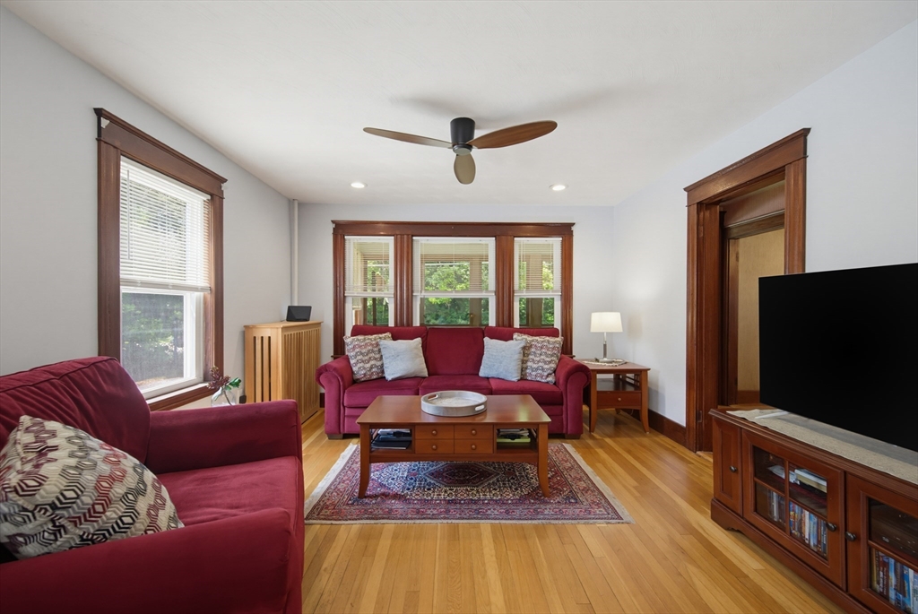 413 Goldthwaite Road Northbridge, MA 01588 - Photo 3 of 34