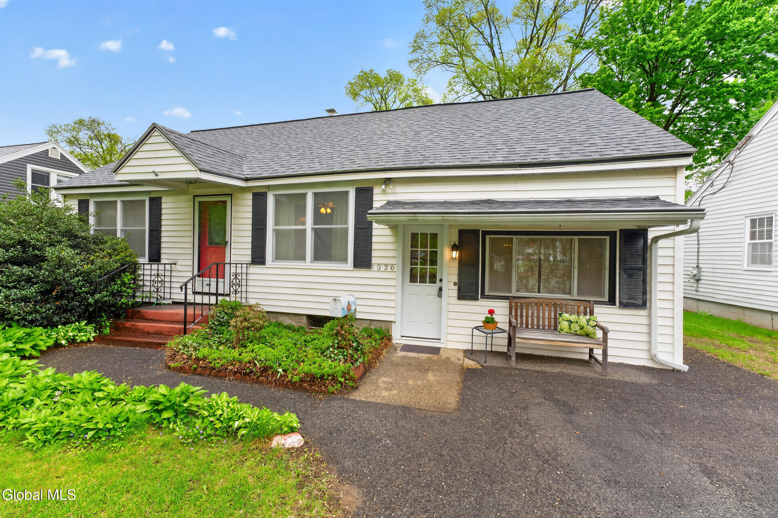 1026 Dudley Road Rotterdam, NY 12303 - Photo 3 of 38 0 Front 4
