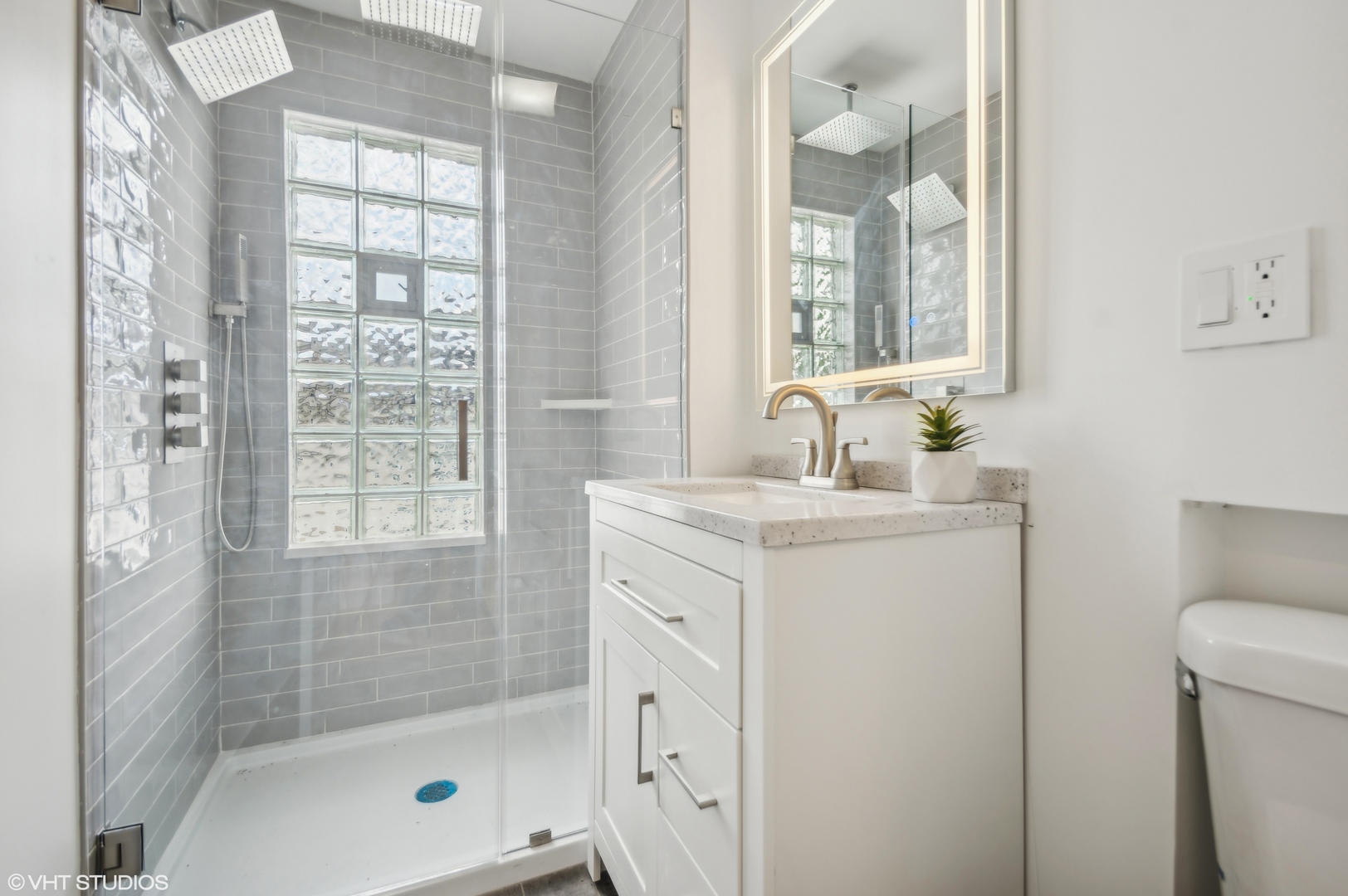 4110 North Kenneth Avenue Chicago, IL 60641 - Photo 17 of 28 a bathroom with a shower sink and mirror