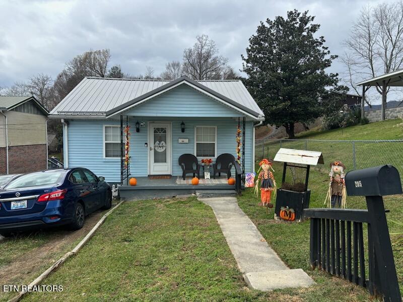 205 Oakwood Road Middlesboro, KY 40965 - Photo 1 of 24 IMG_6619