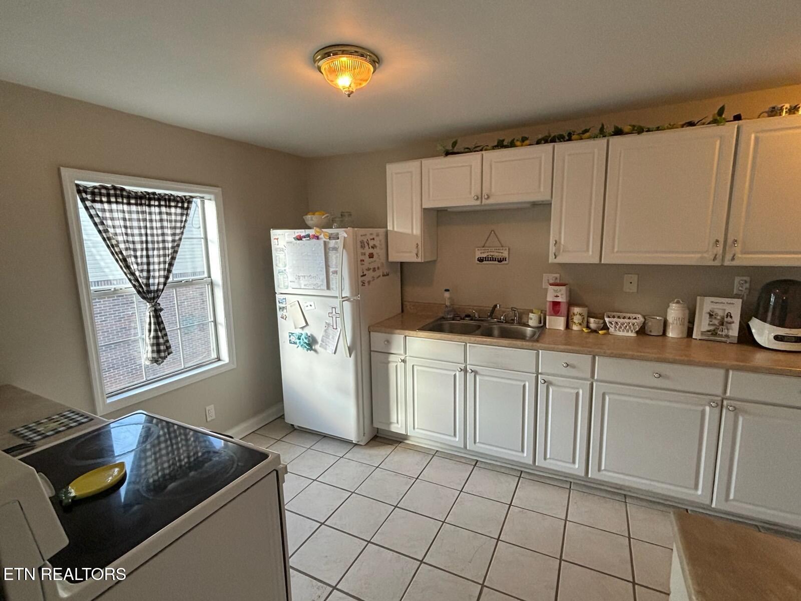 205 Oakwood Road Middlesboro, KY 40965 - Photo 12 of 24 IMG_6583