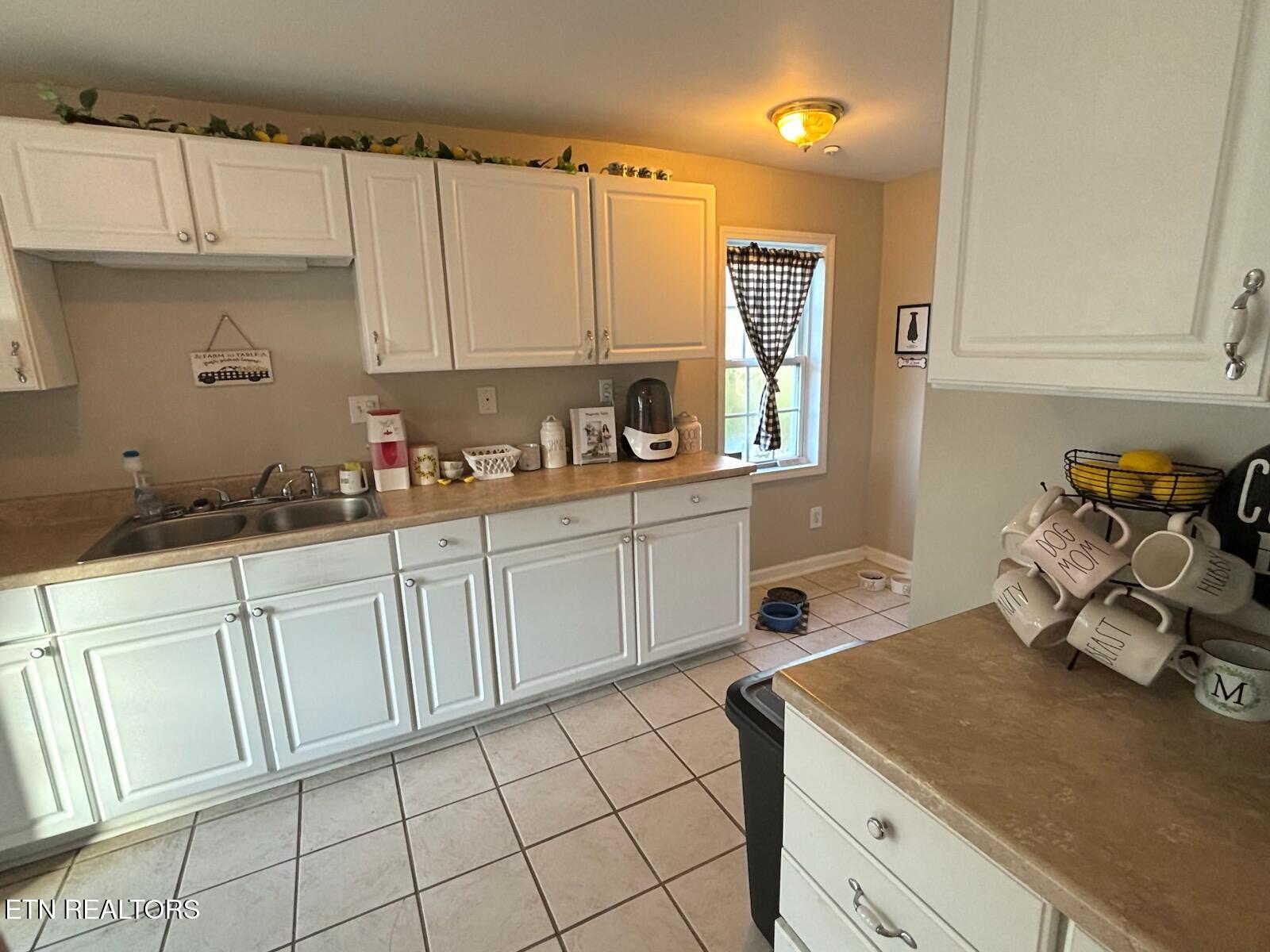 205 Oakwood Road Middlesboro, KY 40965 - Photo 13 of 24 IMG_6586