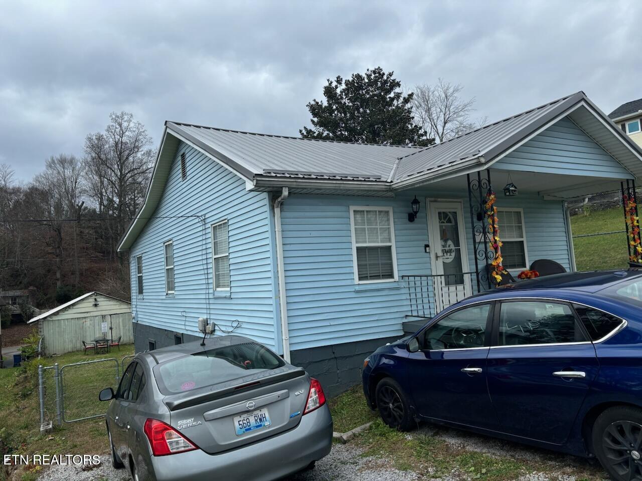 205 Oakwood Road Middlesboro, KY 40965 - Photo 2 of 24 IMG_6620