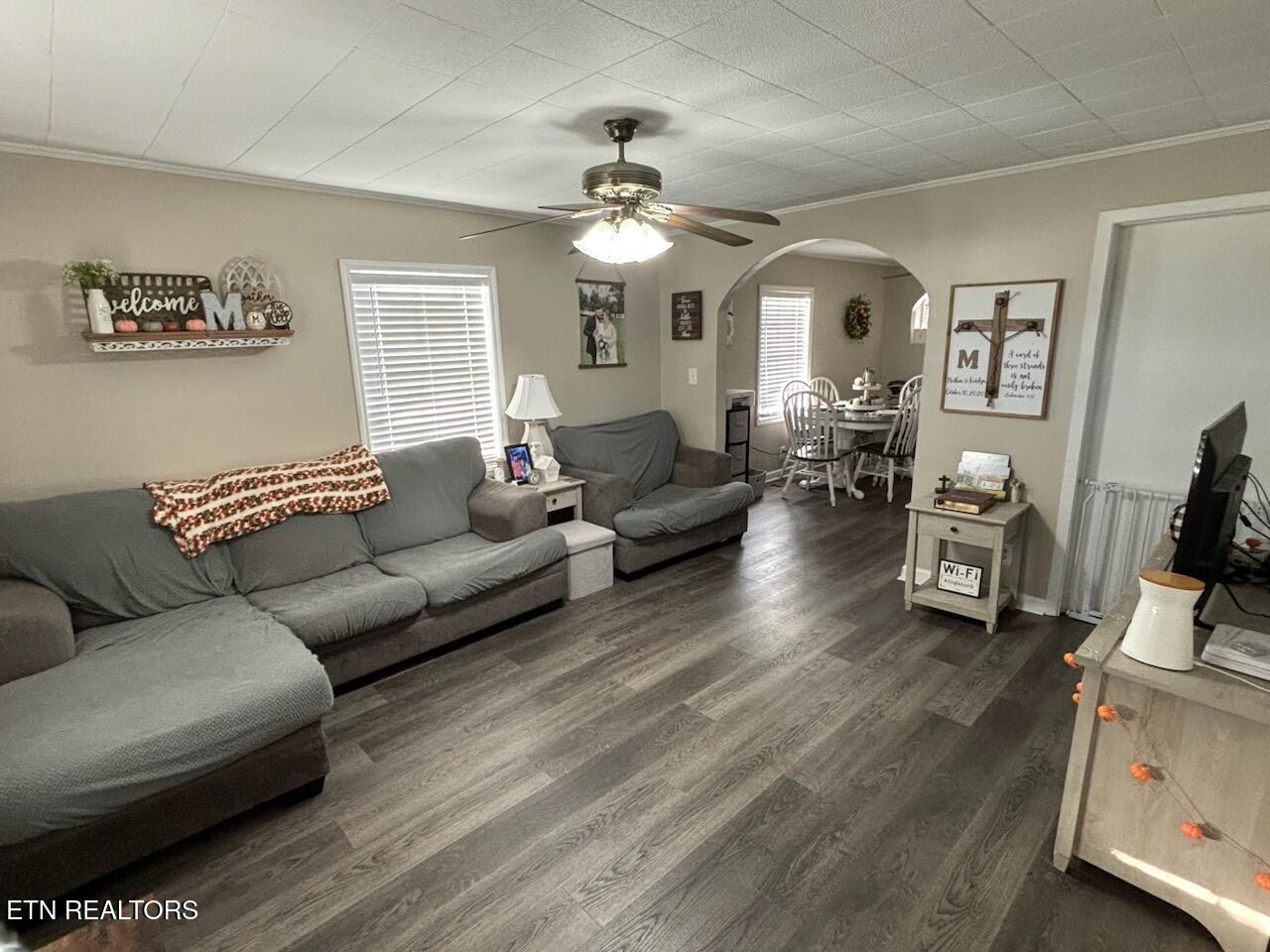 205 Oakwood Road Middlesboro, KY 40965 - Photo 6 of 24 IMG_6574
