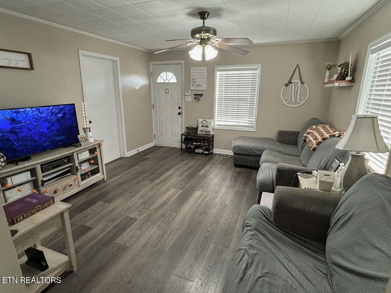 205 Oakwood Road Middlesboro, KY 40965 - Photo 7 of 24 IMG_6576