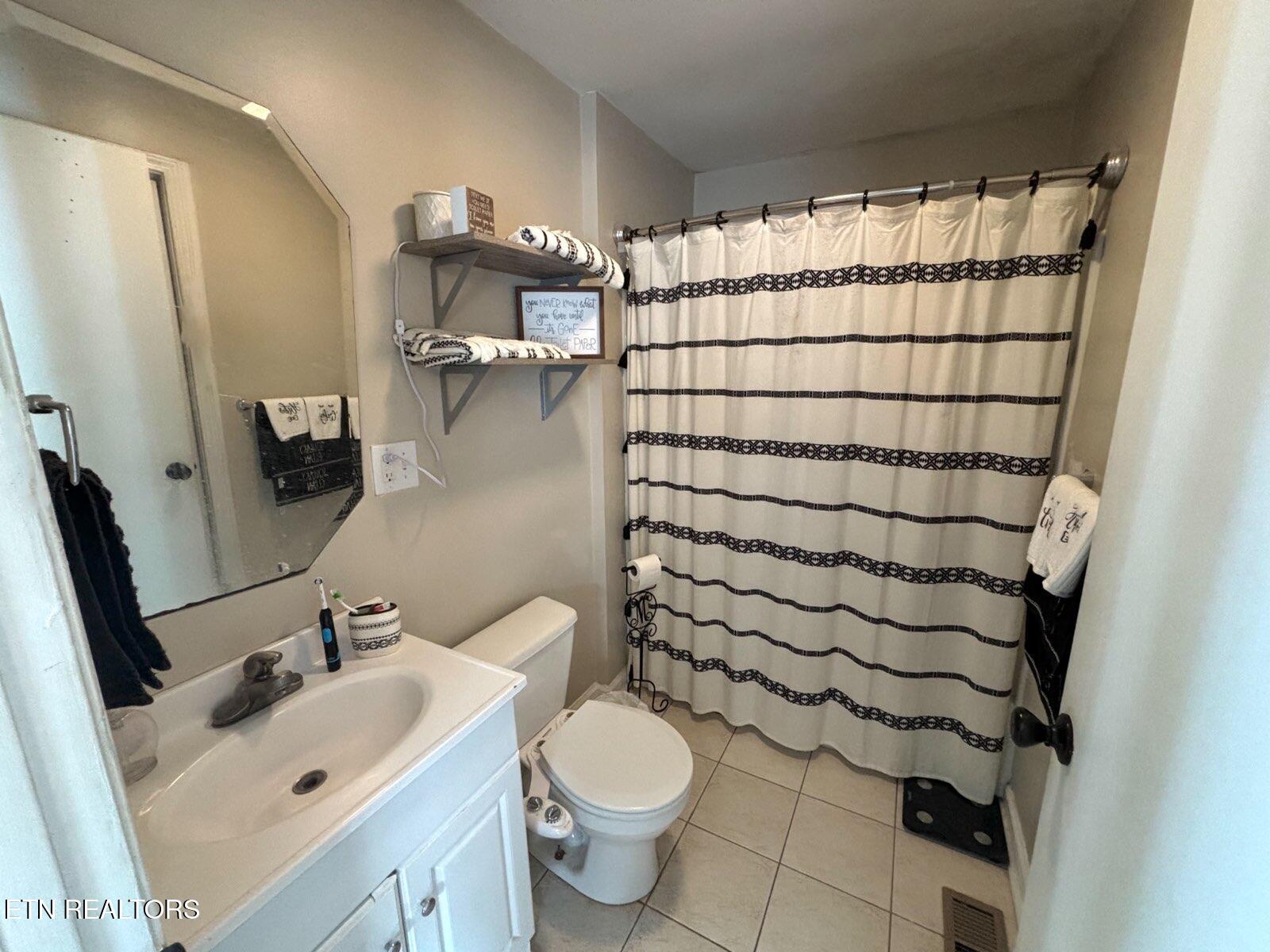 205 Oakwood Road Middlesboro, KY 40965 - Photo 10 of 24 IMG_6597_