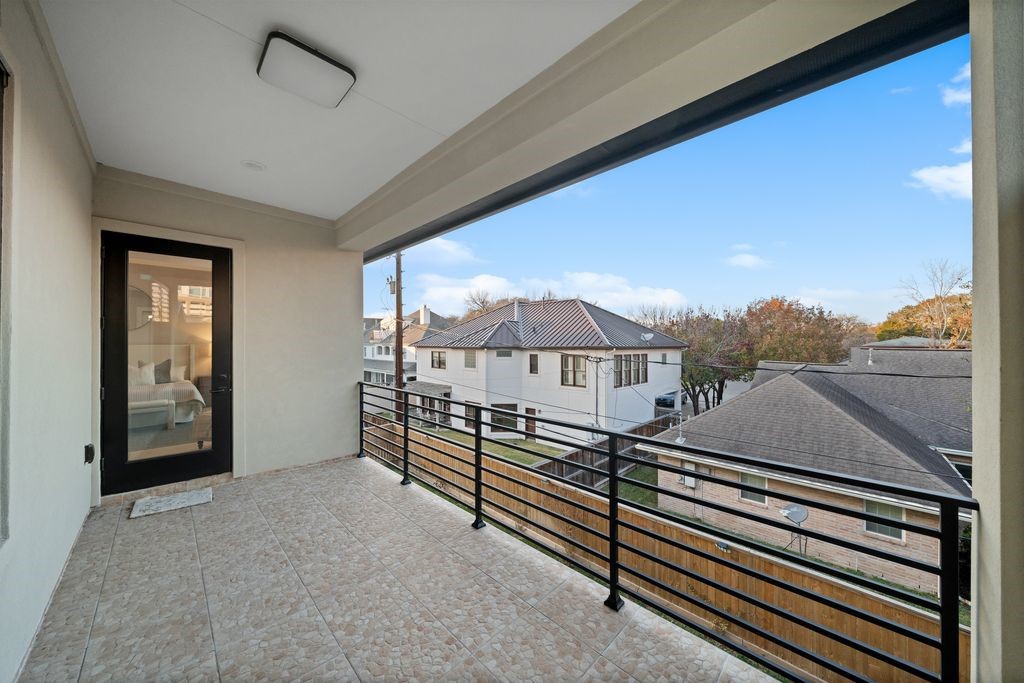 2046 MacArthur Street Houston, TX 77030 - Photo 20 of 38 Covered Private balcony off the primary