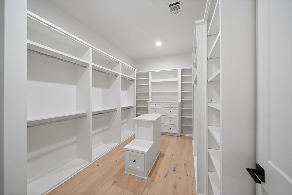 2046 MacArthur Street Houston, TX 77030 - Photo 26 of 38 Closet 2 in Primary