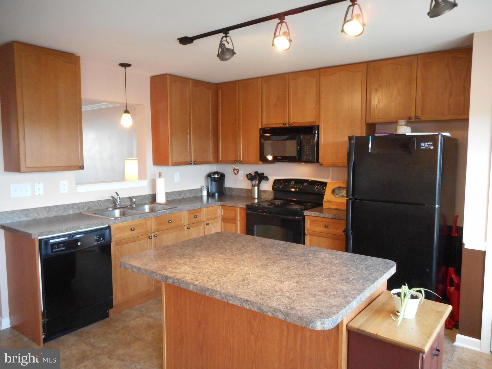 218 Rumbling Rock Road Hedgesville, WV 25427 - Photo 3 of 18 Kitchen