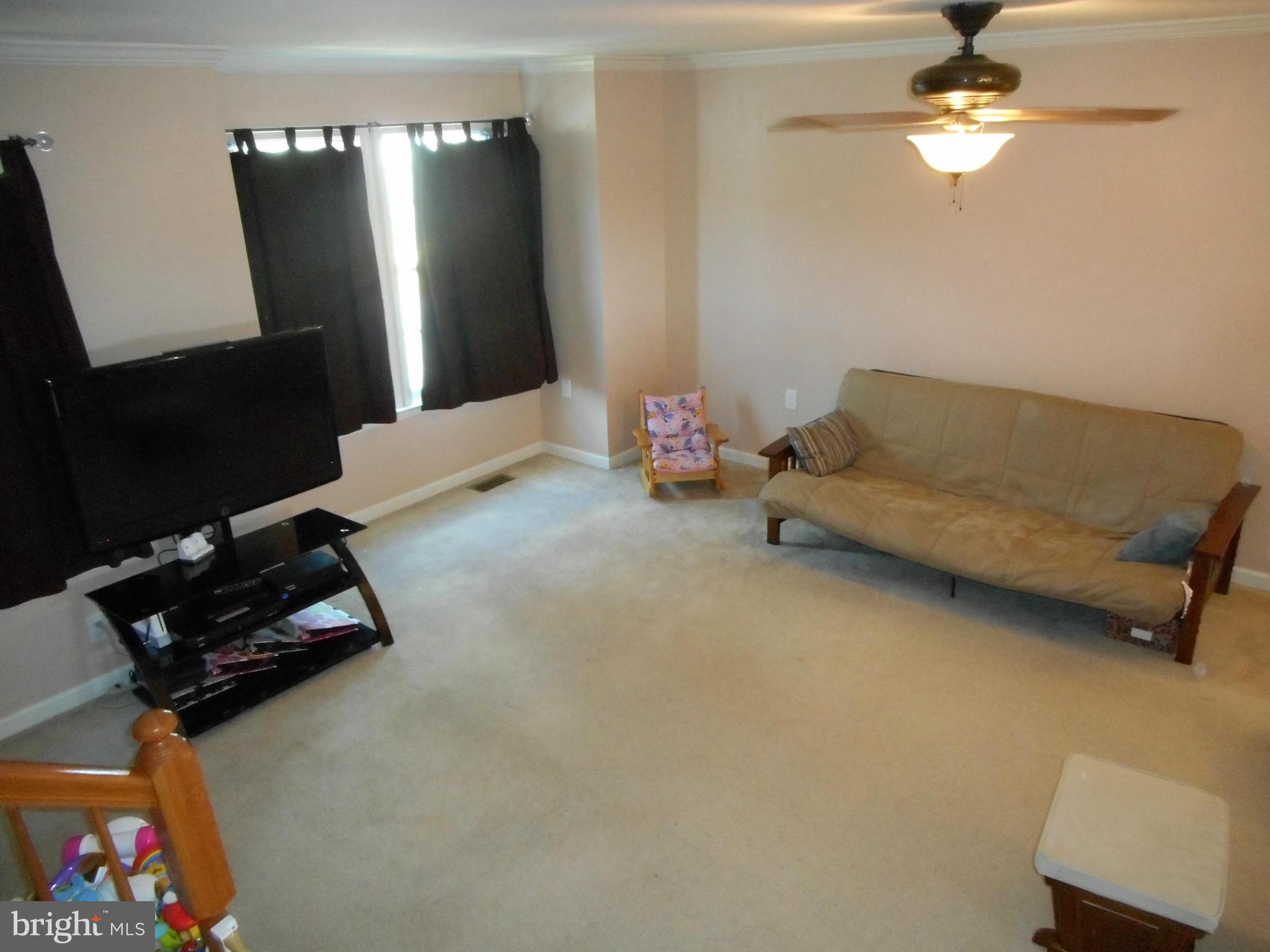 218 Rumbling Rock Road Hedgesville, WV 25427 - Photo 5 of 18 Living Room