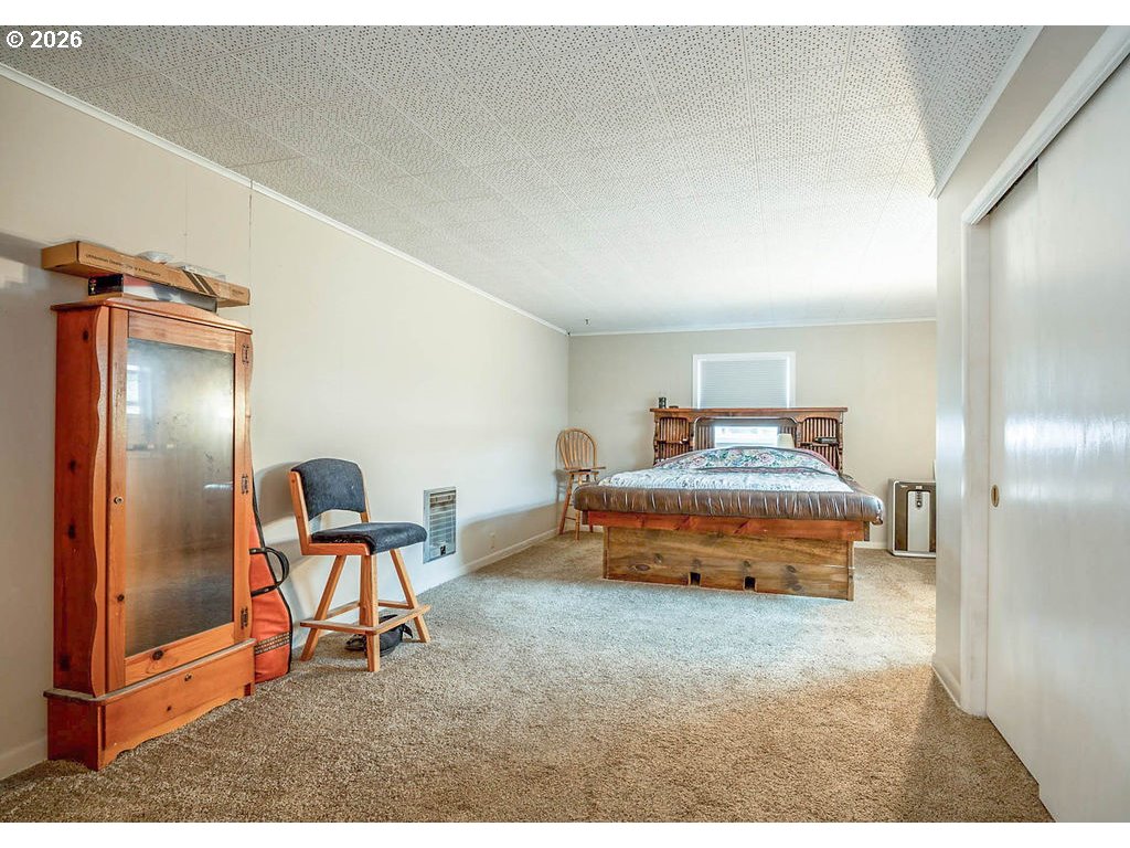 190 Hunsaker Lane Eugene, OR 97404 - Photo 18 of 28 a bedroom with a bed and chair