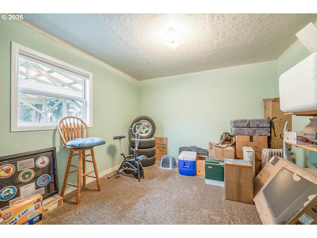 190 Hunsaker Lane Eugene, OR 97404 - Photo 21 of 28 a workspace with furniture and a wooden floor