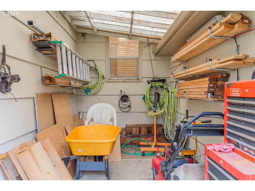 190 Hunsaker Lane Eugene, OR 97404 - Photo 28 of 28 a view of gym equipment and children play room