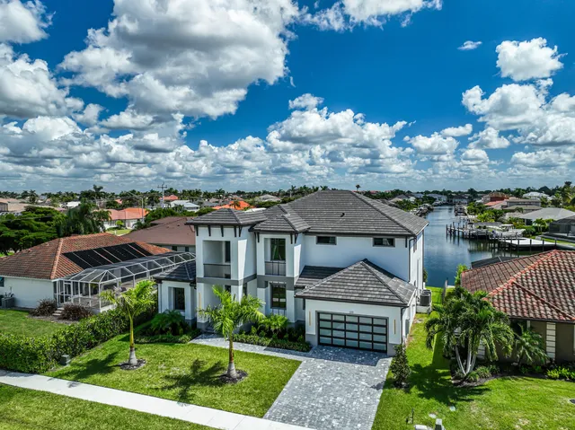 $3,995,000 | 109 Gulfstream Street, Marco Island, FL 34145